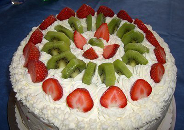 Gâteau crème de fraises et kiwis