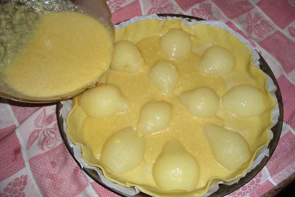 Préparation du gâteau poire amandine