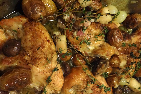 Poulet en fricassée aux pommes de terre et oignons nouveaux