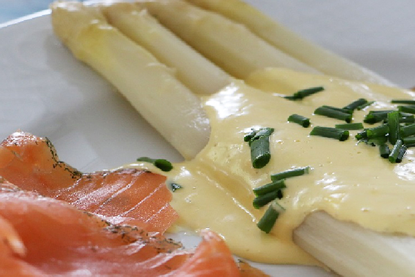 Asperges Et Saumon Fume Sauce Hollandaise
