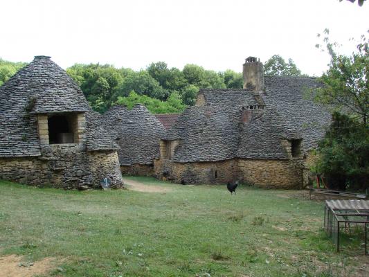 Bâtisses  agricoles en pierres sèches du 19e siècle