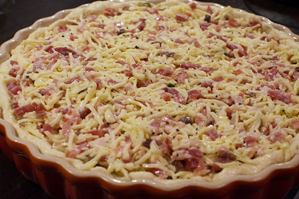 Préparation : tarte  gratinée aux oignons et bacon 
