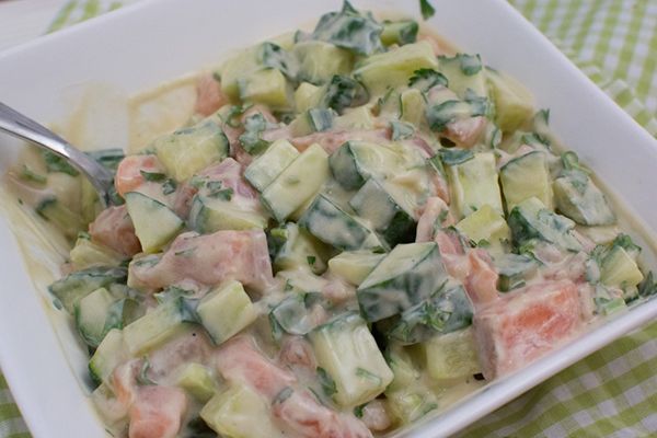 Salade de concombre et saumon sauce yaourt citronnée