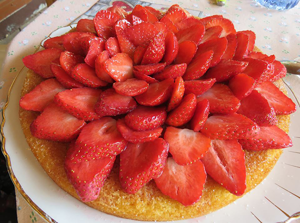 Gâteau de la femme pressée façon savarin aux fraises