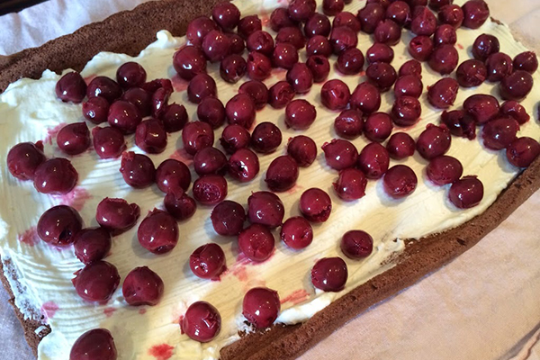 Préparation de la bûche Forêt Noire